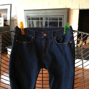 Dark wash Levi's stretch ankle skinny jeans (26/27